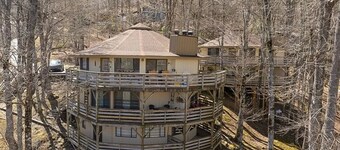 Herman's Hideaway: Remodeled Sugar Mountain Condo, Steps to the Slopes!