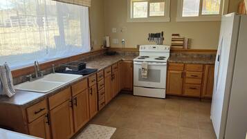 微波炉、烤箱、炉灶、纸巾