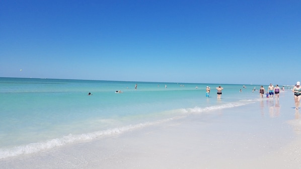 Una playa cerca