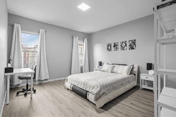 4 bedrooms, iron/ironing board, WiFi, bed sheets