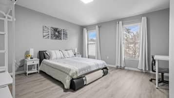 4 habitaciones, tabla de planchar con plancha, wifi y ropa de cama