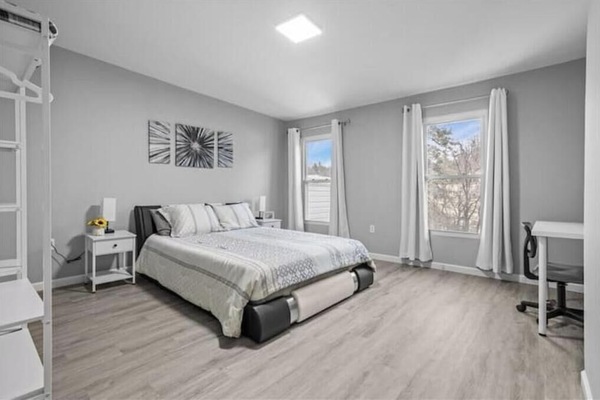 4 dormitoris, planxa i posts de planxar, wifi i roba de llit