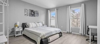 Pittsburgh Getaway! 4 bedroom house, 5 minutes to PNC Park & Acrisure stadium. 