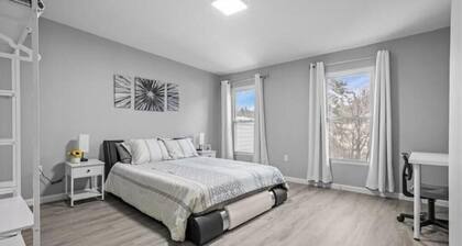 Pittsburgh Getaway! 4 bedroom house, 5 minutes to PNC Park & Acrisure stadium.