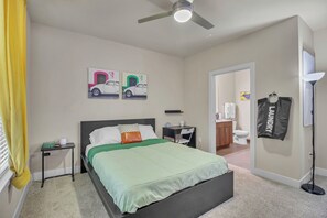 Individually decorated, individually furnished, iron/ironing board - Private Ensuite Near The Pearl (San Antonio)