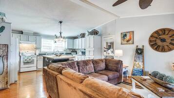 Smart TV, fireplace, table tennis, offices