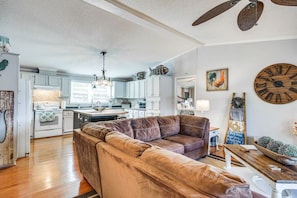 Smart-TV, Kamin, Tischtennisplatte, Arbeitsbereiche