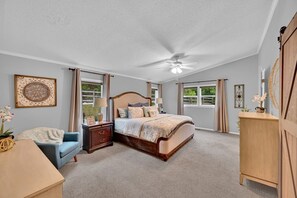 4 bedrooms, desk, travel crib, free WiFi