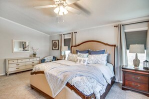 4 bedrooms, desk, travel cot, free WiFi