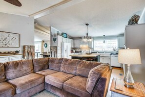 Smart-TV, Kamin, Tischtennisplatte, Arbeitsbereiche