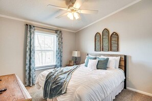 4 bedrooms, desk, travel cot, free WiFi