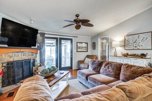 Smart TV, fireplace, ping pong, offices