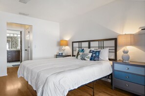 5 bedrooms, desk, iron/ironing board, free WiFi