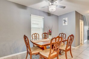 Dining - Relax & Play | Beaches & Local Fun! (Ruskin)