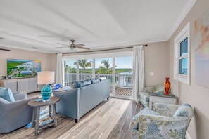 Smart TV, table tennis, books - Sunset Views • Heated Pool • Fire Pit • Sleeps 6 (Sugarloaf Key)