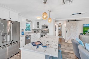 Fridge, microwave, oven, stovetop - Sunset Views • Heated Pool • Fire Pit • Sleeps 6 (Sugarloaf Key)