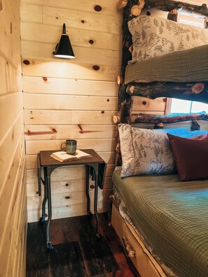 2 sovrum och sängkläder