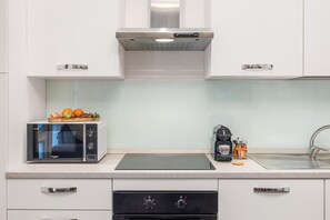 Fridge, microwave, oven, coffee/tea maker