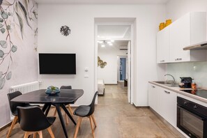 Réfrigérateur, micro-ondes, four, cafetière/bouilloire