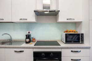 Refrigerador, microondas, horno, cafetera/tetera