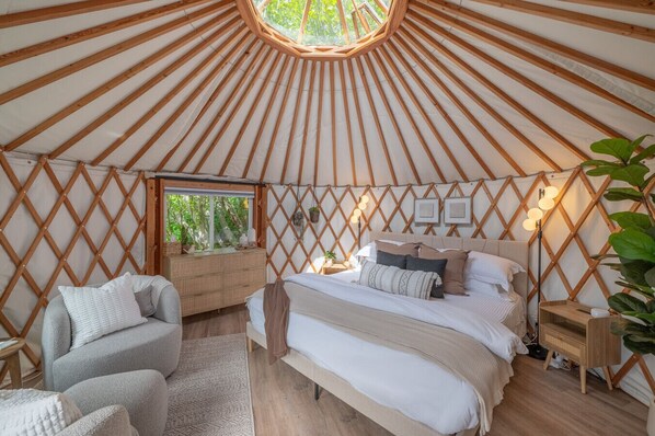 4 bedrooms, desk, iron/ironing board, free WiFi
