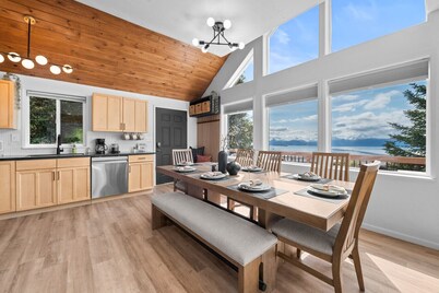 Mountain|Bay|Spit Views + Hot Tub & Yurt Retreat