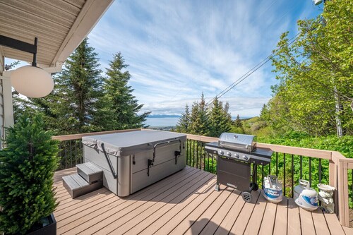 Mountain|Bay|Spit Views + Hot Tub & Yurt Retreat