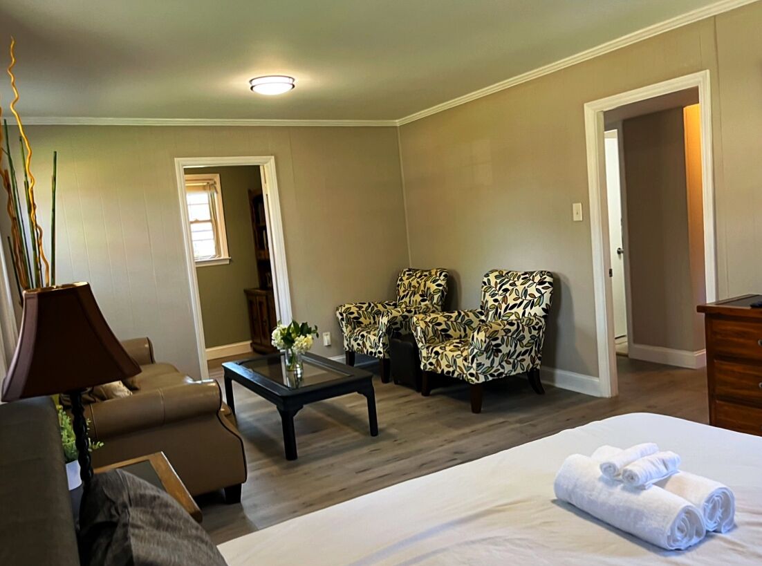 4 bedrooms, desk, iron/ironing board, free WiFi