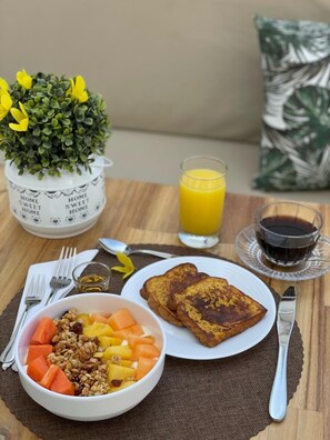 Daily cooked-to-order breakfast (COP 24000 per person) - Casa Gracia Hotel Boutique Cartagena (Cartagena)