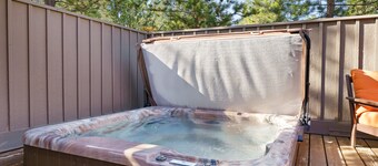 6 Dutchman - Light, Bright, Lovely, Enclosed Deck, Hot Tub, SHARC