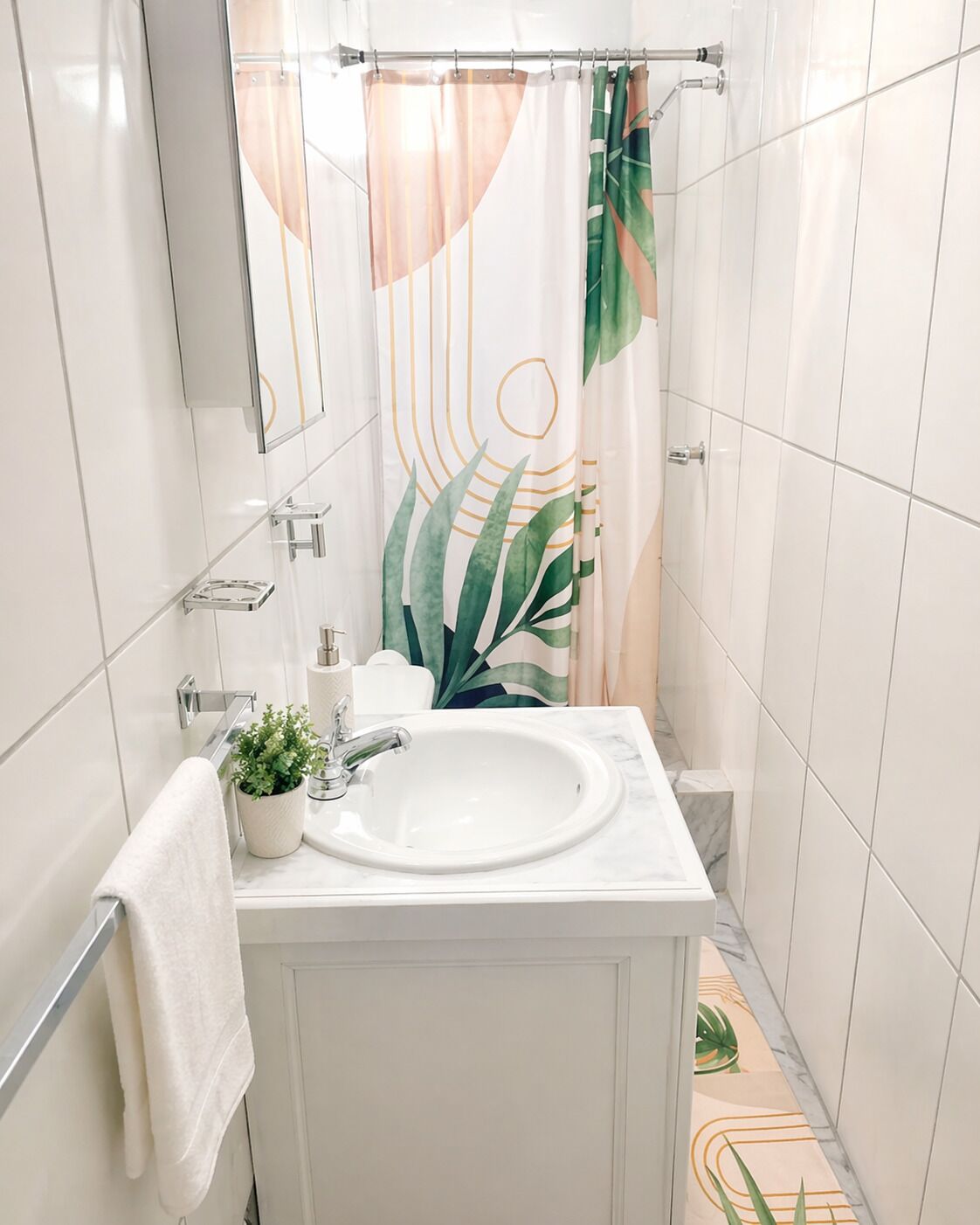 Ducha, toallas, jabón, papel higiénico