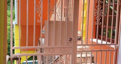 Cozy Luxe Home - Convenient, Quiet Ground Level Supermarket