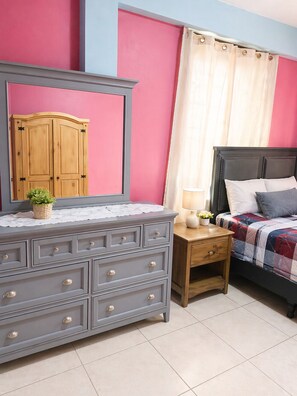 2 habitaciones, tabla de planchar con plancha y wifi gratis 