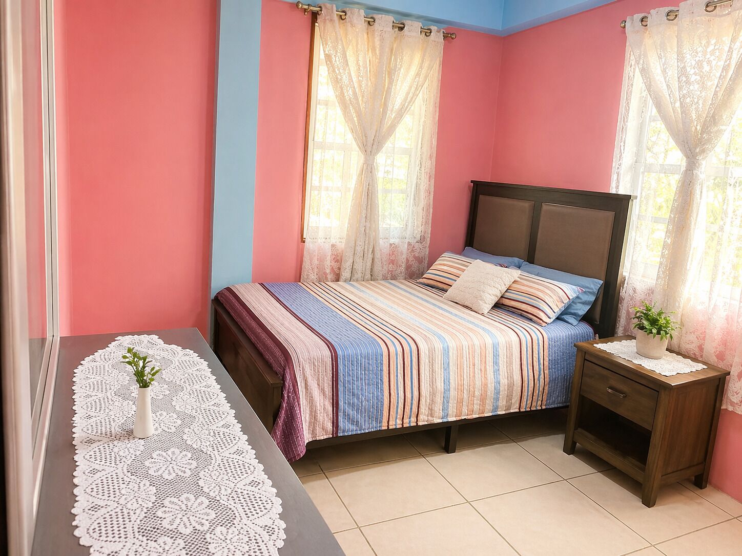 2 chambres, fer et planche à repasser, accès au Wi-Fi (inclus)