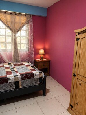 2 habitaciones, tabla de planchar con plancha y wifi gratis 