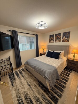 3 室のベッドルーム、アイロン / アイロン台、WiFi (無料)、ベッドシーツ