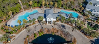 NatureWalk ~ Minutes to Seaside, Bikes, Pools, Pickleball