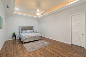 4 bedrooms, iron/ironing board, WiFi