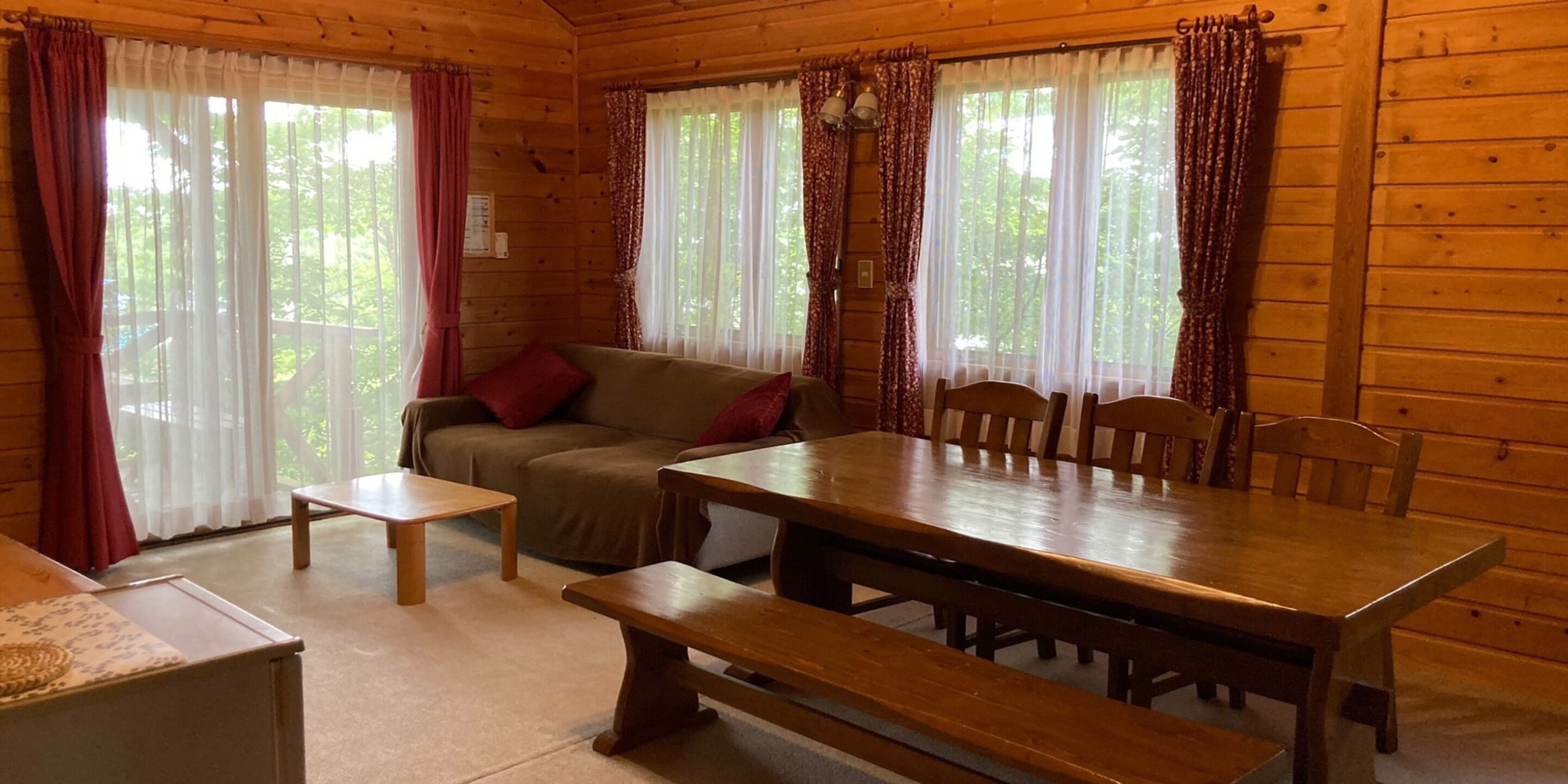 Standard Cottage, Patio, Courtyard View | Desk