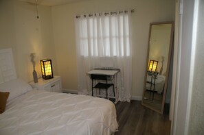 3 bedrooms, in-room safe, desk, iron/ironing board