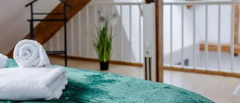 3 bedrooms, desk, iron/ironing board, free WiFi