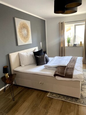 2 bedrooms, iron/ironing board, travel cot, WiFi