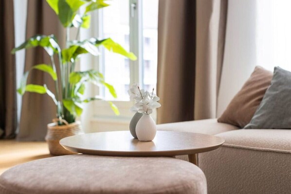 Smart TV, computer monitors