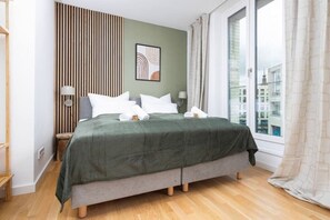 2 bedrooms, desk, iron/ironing board, travel cot