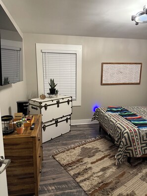 3 Schlafzimmer, Schreibtisch, Bügeleisen/Bügelbrett, WLAN