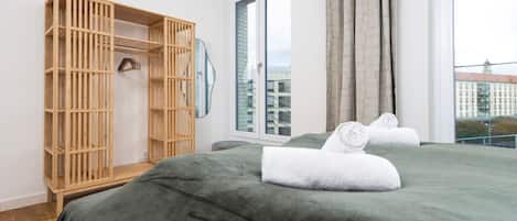 2 bedrooms, desk, iron/ironing board, travel crib