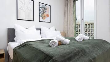 1 Schlafzimmer, Schreibtisch, Bügeleisen/Bügelbrett, Reisekinderbett