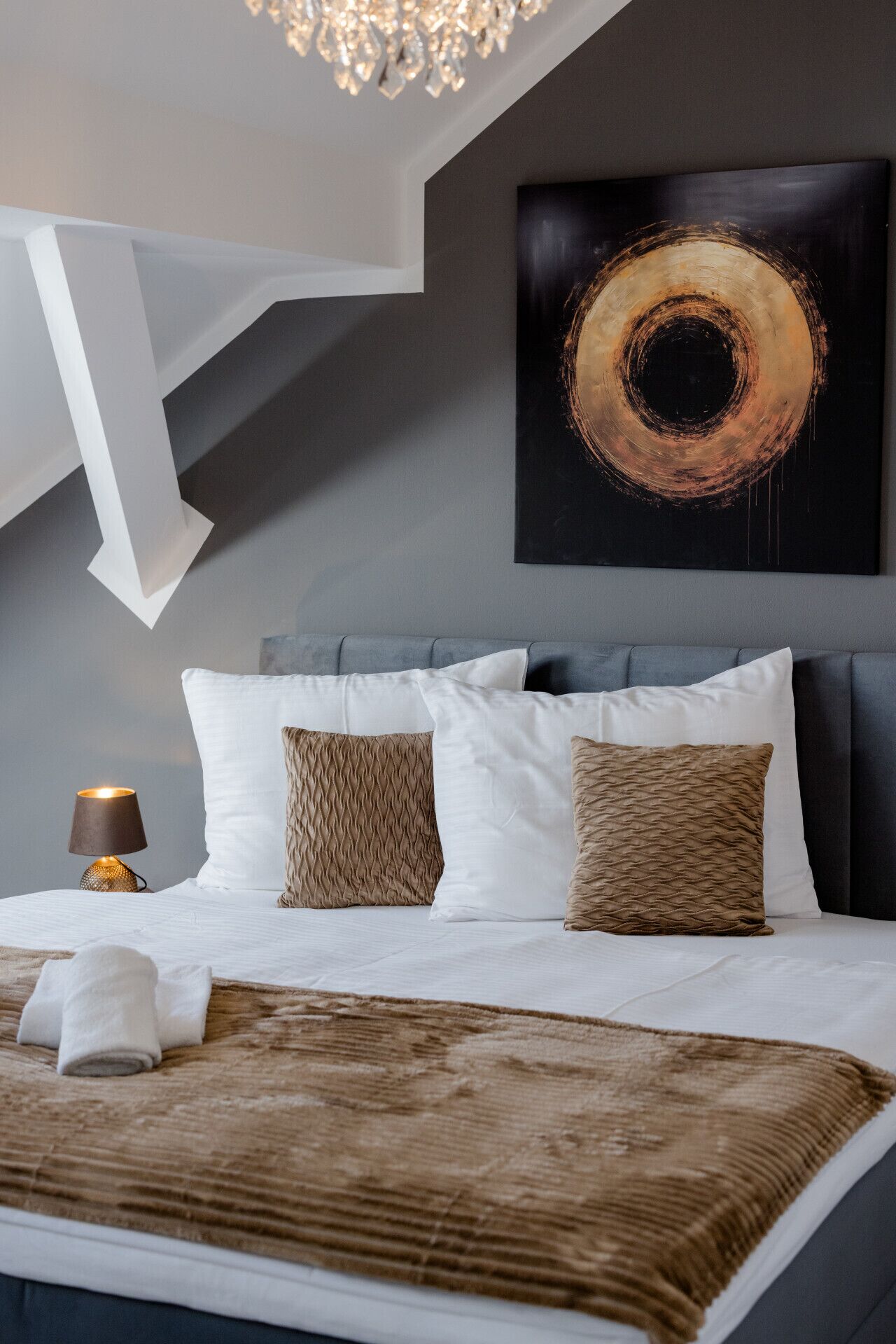 2 bedrooms, desk, iron/ironing board, WiFi