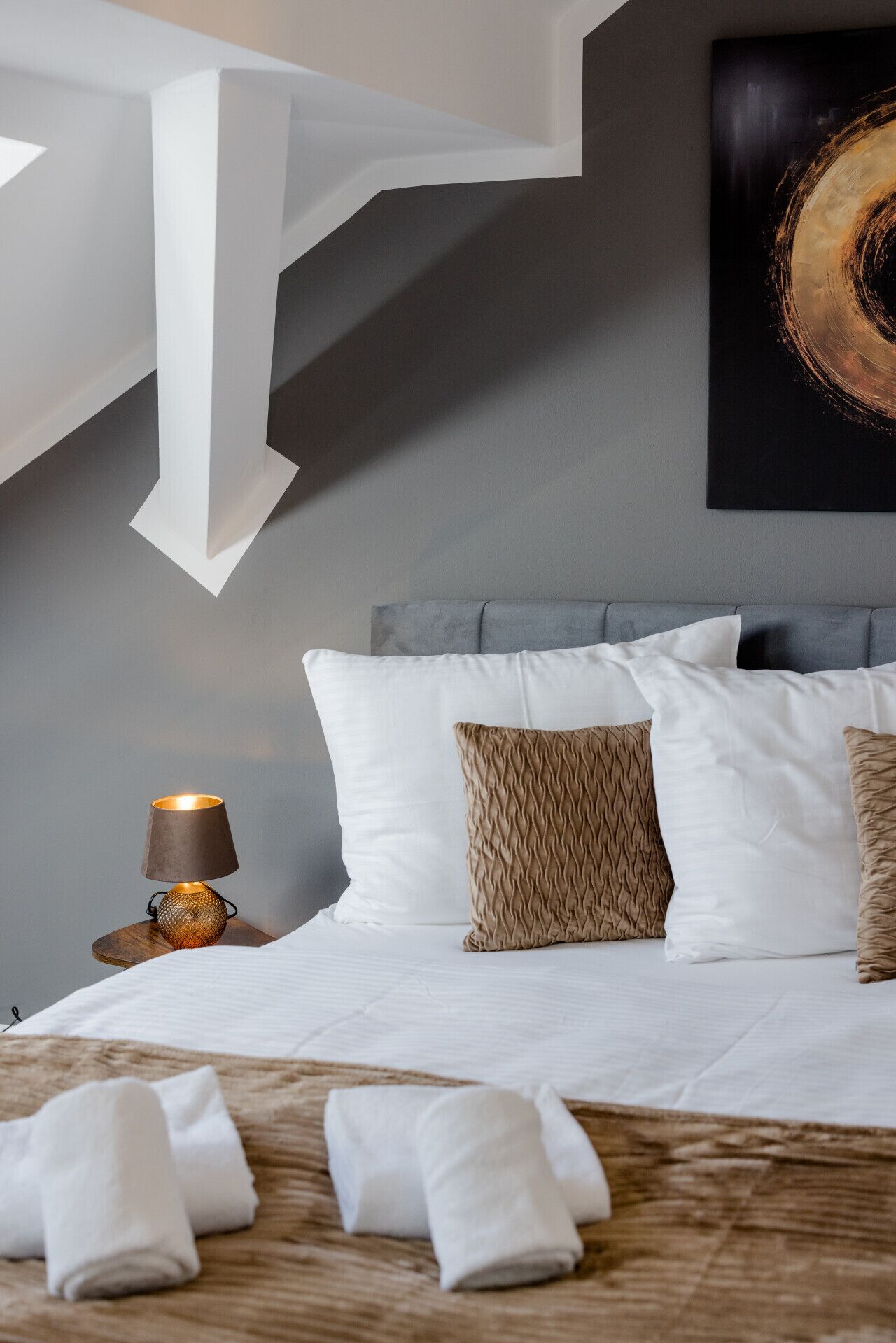 2 habitaciones, escritorio, tabla de planchar con plancha y wifi 