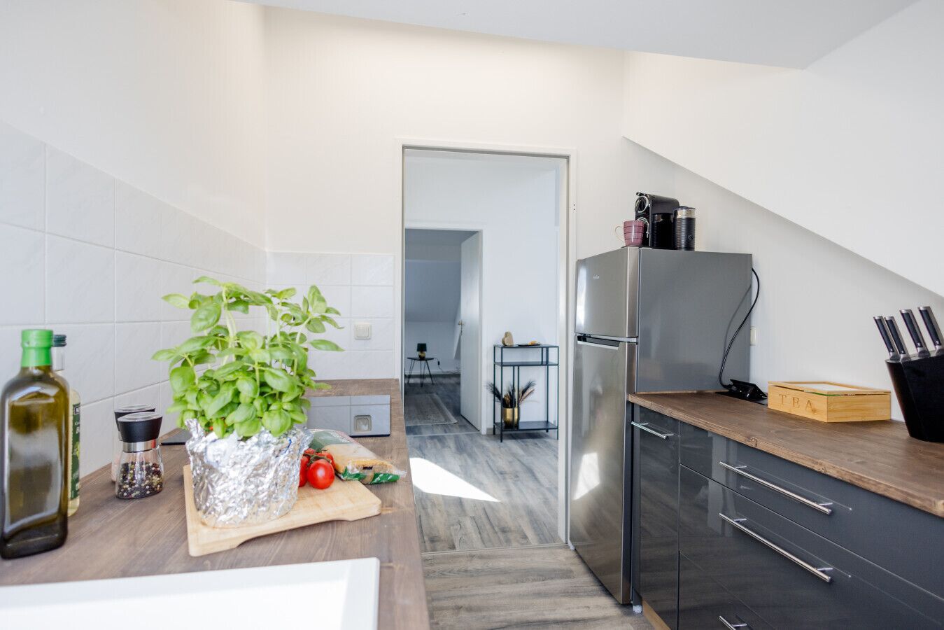 Fridge, oven, stovetop, dishwasher